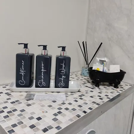 Self-contained In The Heart Of With Parking *